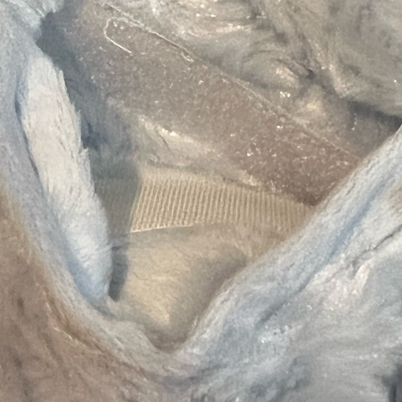 NWT Blankets & Beyond Blue Swaddle Beautiful Baby Blue Color. Perfect for Baby! - Picture 10 of 13